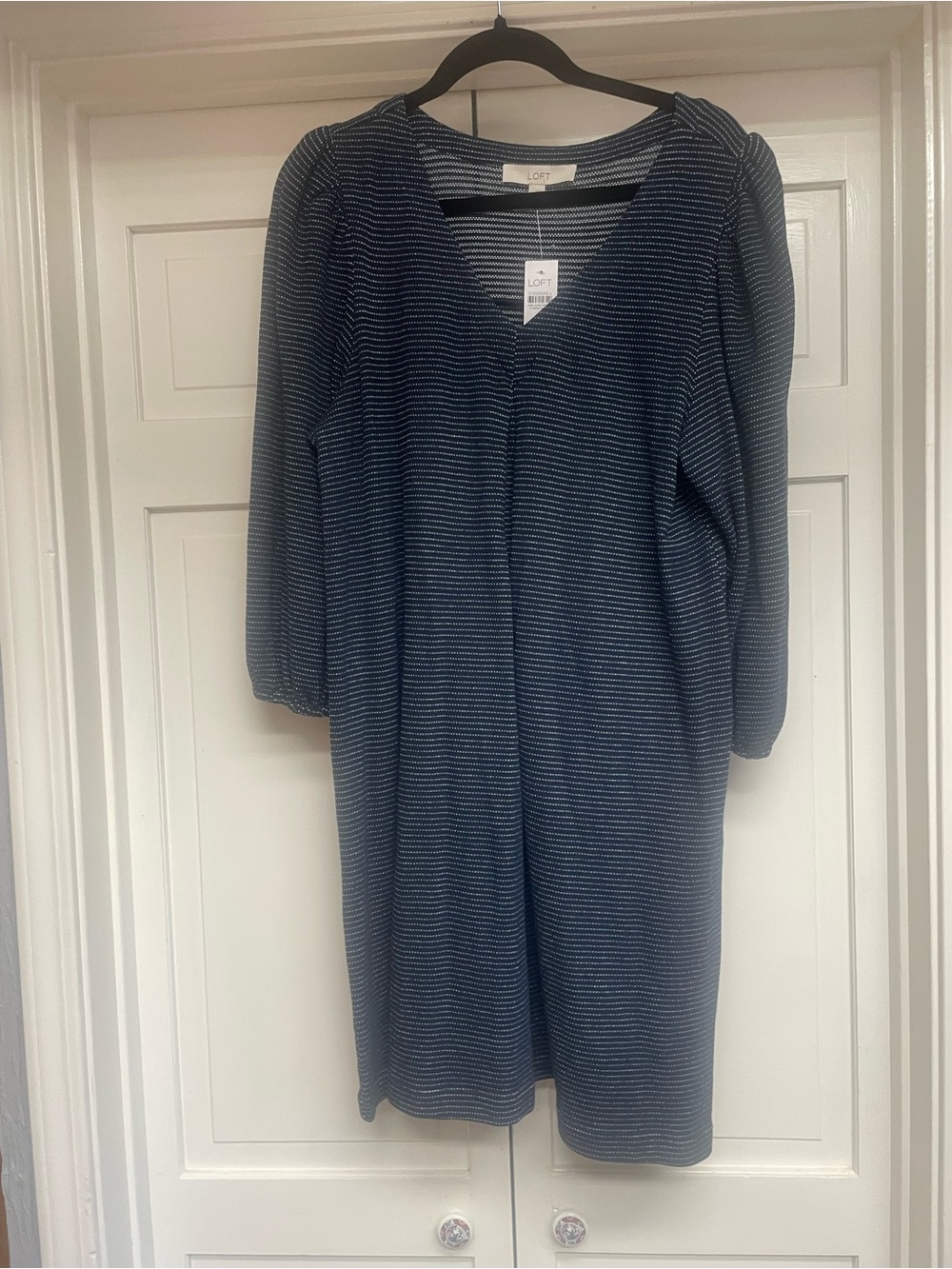 BNWT LOFT Navy Striped V-Neck Midi Dress. Size large.